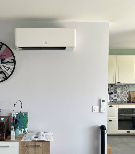 Pose d'une unité intérieure de climatisation près de Saint André de Cubzac en Gironde