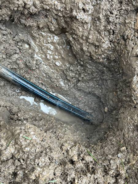 Fuite d'eau en sol en extérieur