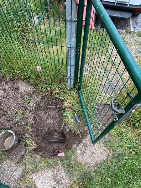 Fuite d'eau en sol en dans le jardin